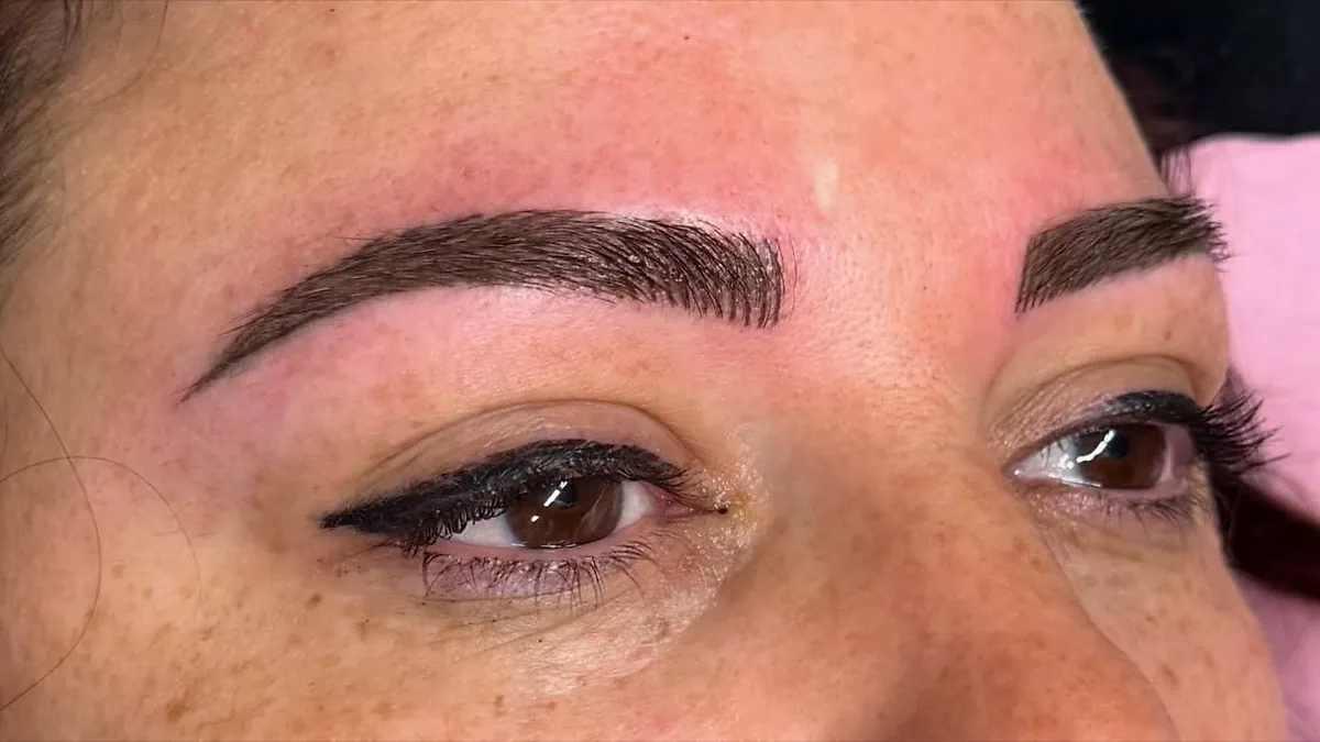 Cejas con micropigmentación