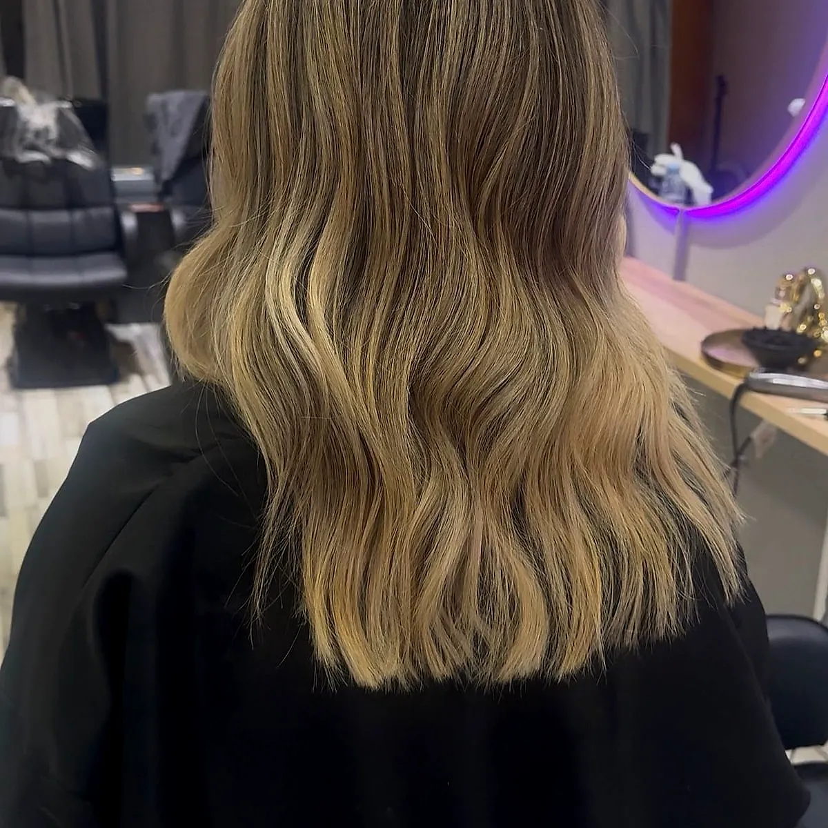 Rubio beige, trabajo de color en el salón